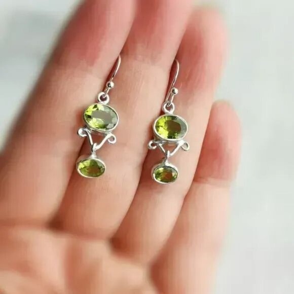 GREEN Peridot dangle drop earrings in Sterling Silver - Picture 5 of 6